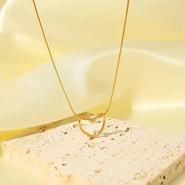 Aurelva Stainless Steel Gold Heart Pendant Necklace for Women with Chain | Anti Tarnish Jewellery Neck Chain for Girls Loocket | Aesthetic Necklace for Girls, Valentine's Gift for Girlfriend Aurelva