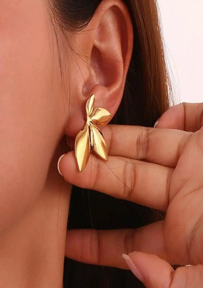 Aurelva Gold Floral Stud Earrings for Women and Girls | Lightweight Designer Earrings | Elegant Trendy Fashion Jewellery Gift Aurelva