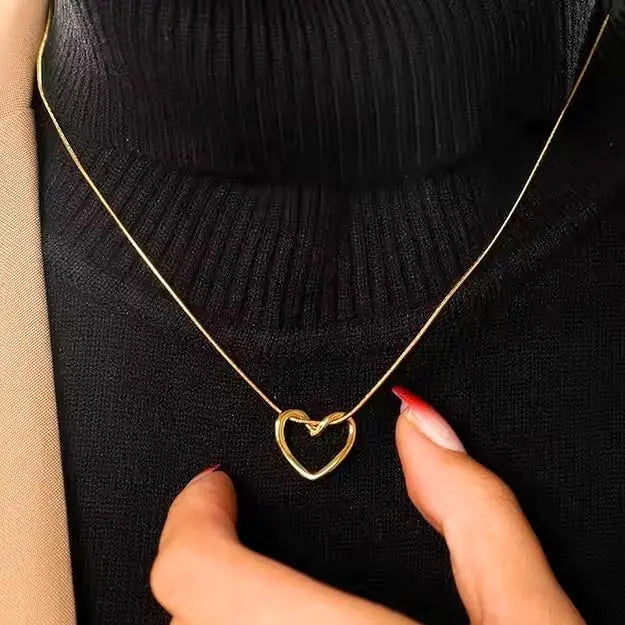 Aurelva Stainless Steel Gold Heart Pendant Necklace for Women with Chain | Anti Tarnish Jewellery Neck Chain for Girls Loocket | Aesthetic Necklace for Girls, Valentine's Gift for Girlfriend Aurelva