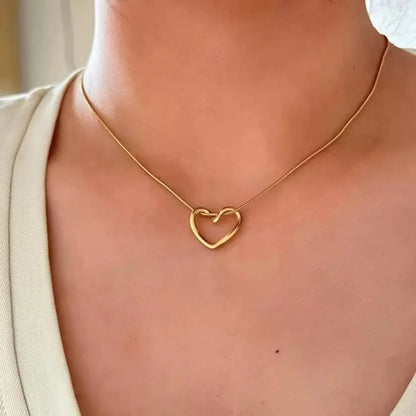 Aurelva Stainless Steel Gold Heart Pendant Necklace for Women with Chain | Anti Tarnish Jewellery Neck Chain for Girls Loocket | Aesthetic Necklace for Girls, Valentine's Gift for Girlfriend Aurelva