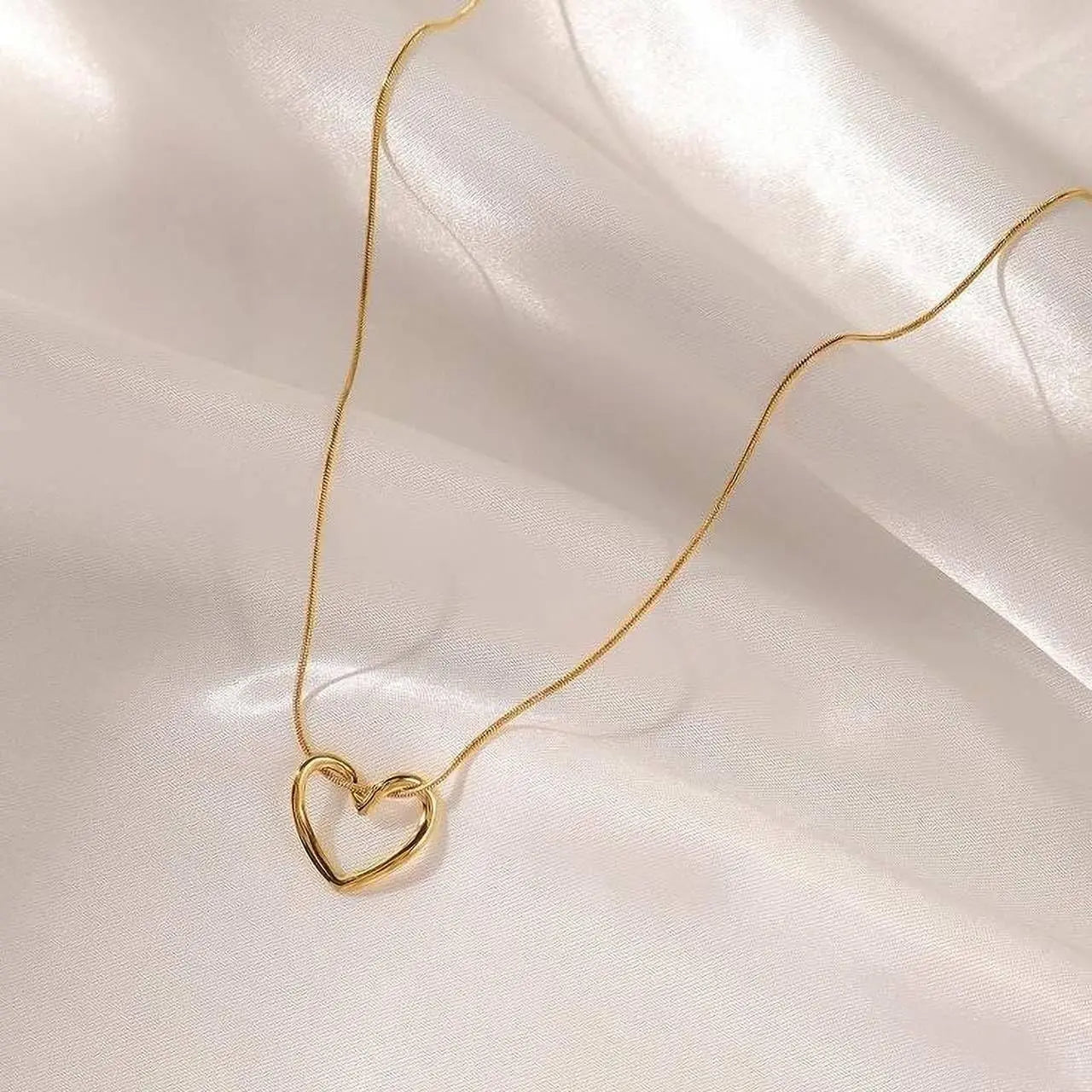 Aurelva Stainless Steel Gold Heart Pendant Necklace for Women with Chain | Anti Tarnish Jewellery Neck Chain for Girls Loocket | Aesthetic Necklace for Girls, Valentine's Gift for Girlfriend Aurelva