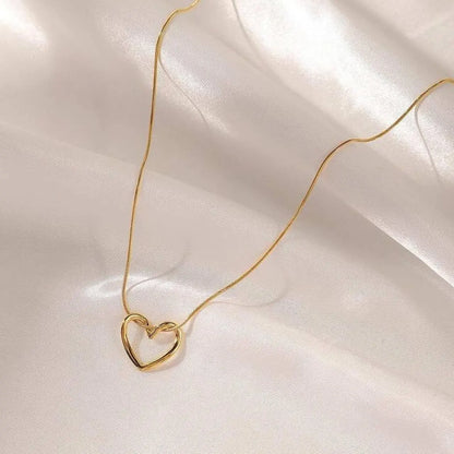 Aurelva Stainless Steel Gold Heart Pendant Necklace for Women with Chain | Anti Tarnish Jewellery Neck Chain for Girls Loocket | Aesthetic Necklace for Girls, Valentine's Gift for Girlfriend Aurelva